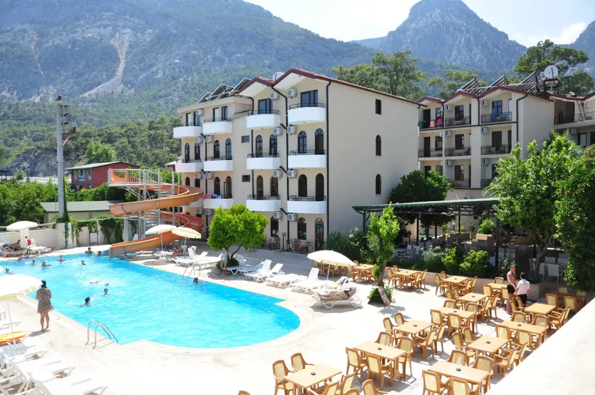 Akasia Resort Hotel - Image 1