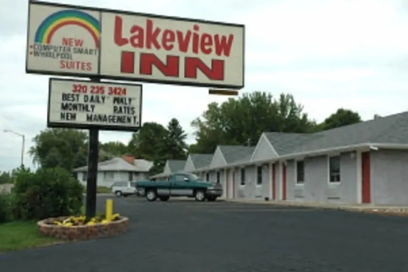 Lakeview Inn - Image 1