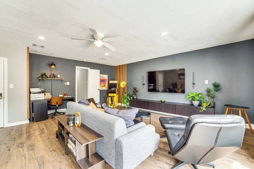 Workspace, Patio! Dallas Family Home Near Galleria - Image 1