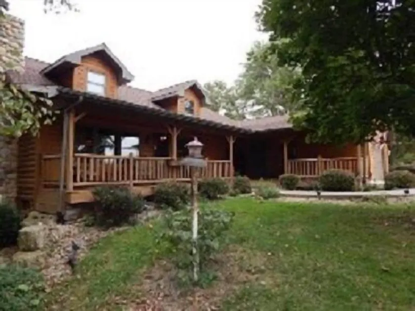 Bear Lodge - Image 1