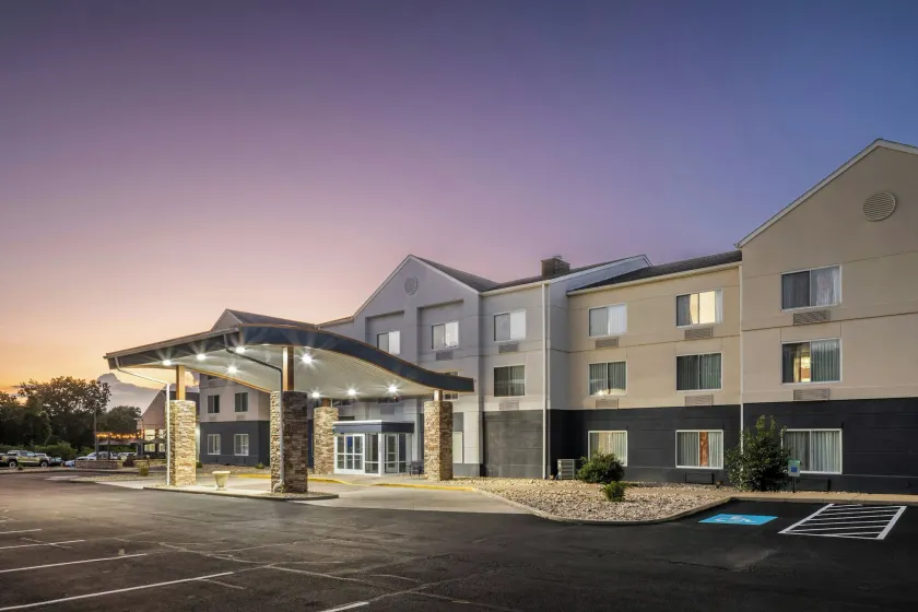 Fairfield Inn & Suites Butler - Image 1