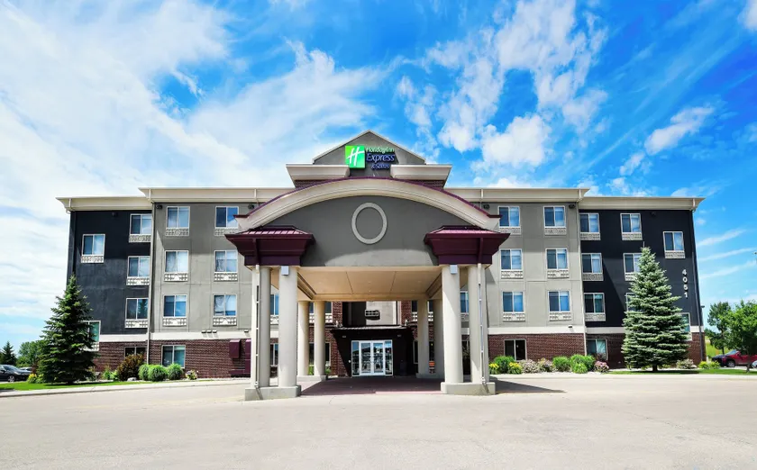 Holiday Inn Express Hotel & Suites Grand Forks by IHG - Image 1