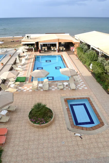 Esperides Beach Hotel Apartments - Image 1