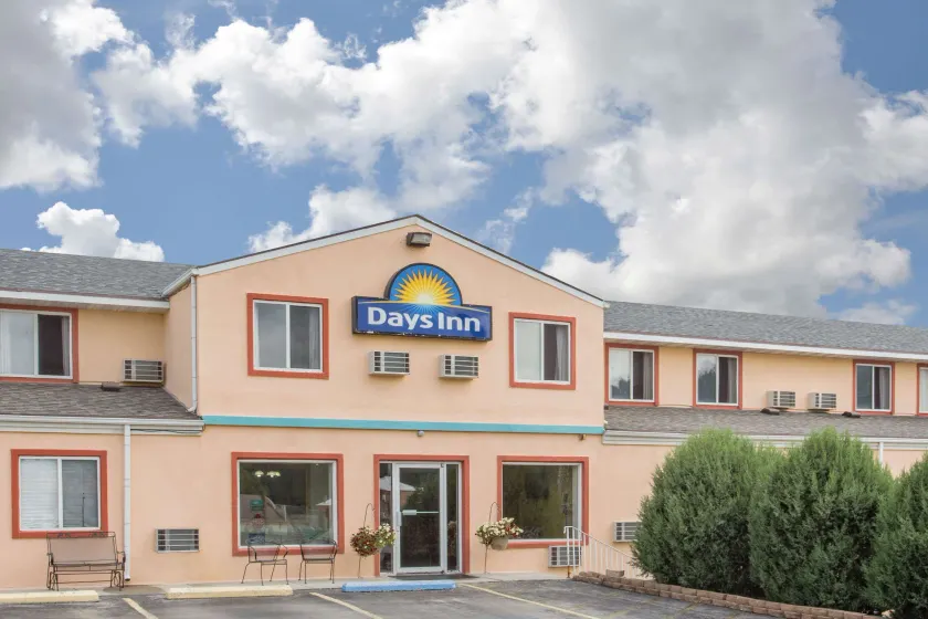 Days Inn by Wyndham Custer - Image 1