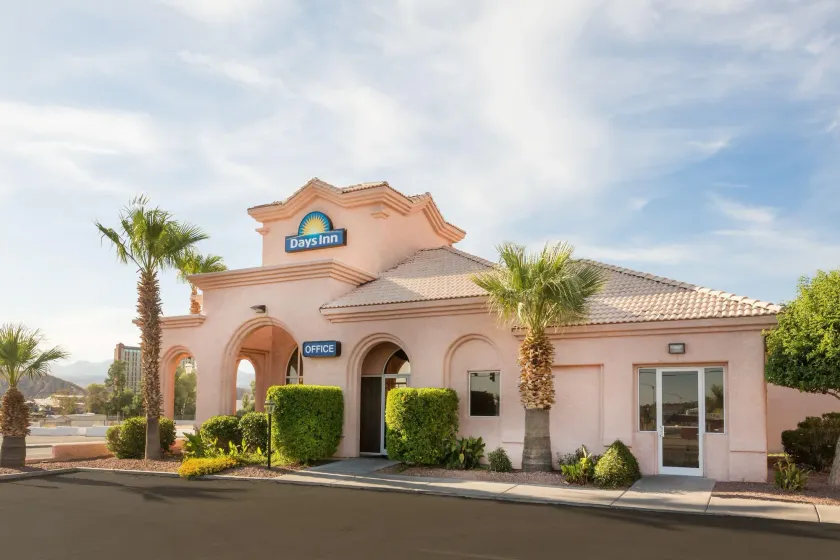 Days Inn by Wyndham Bullhead City - Image 1