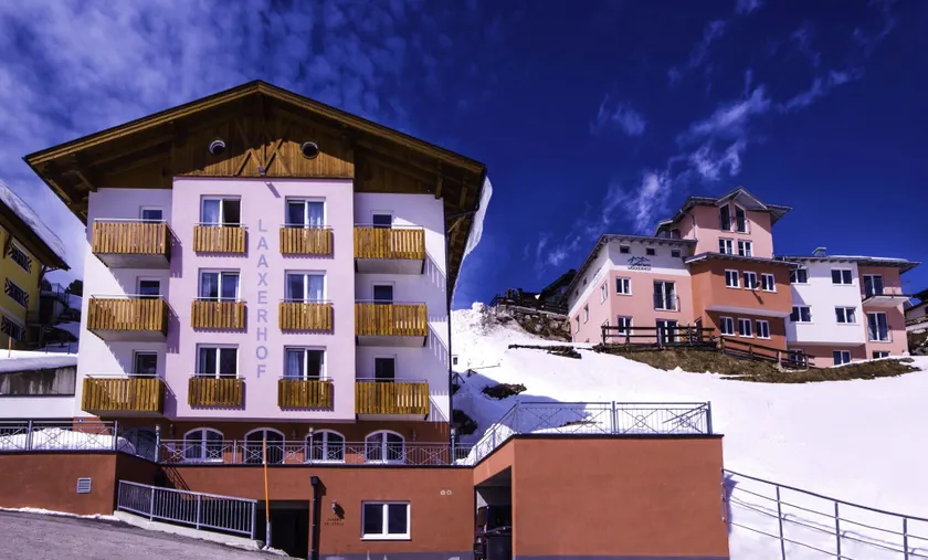 Hotel Laaxerhof - Image 1