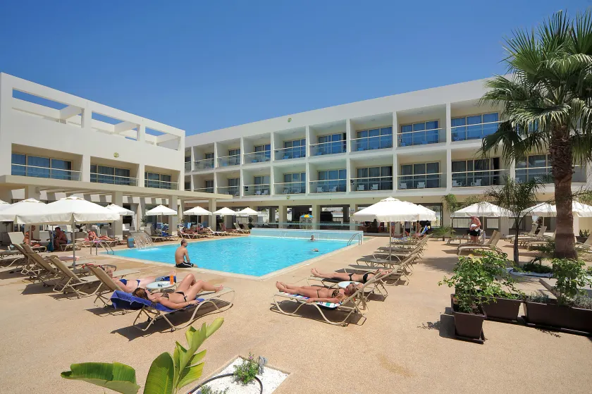 Nelia Gardens - Image 1