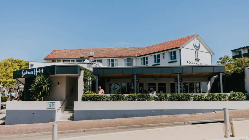 Seabreeze Hotel - Image 1