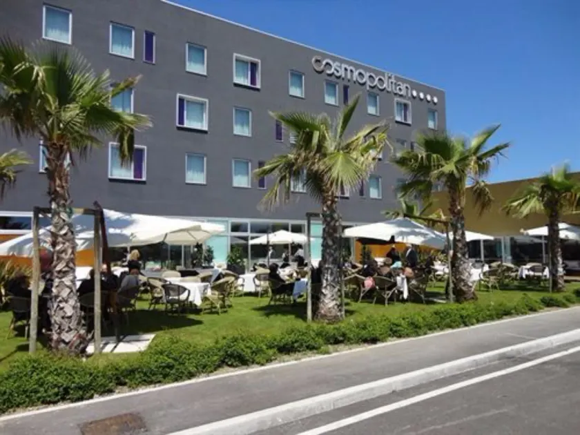 Cosmopolitan Hotel - Image 1