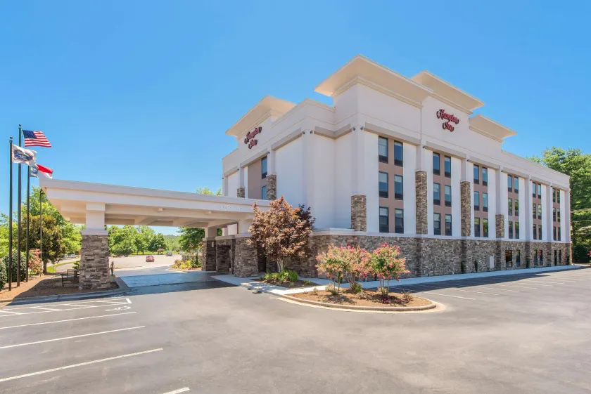 Hampton Inn Wilkesboro - Image 1