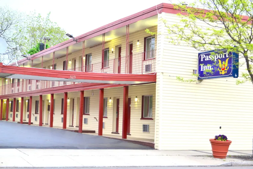Passport Inn Niagara Falls - Image 1