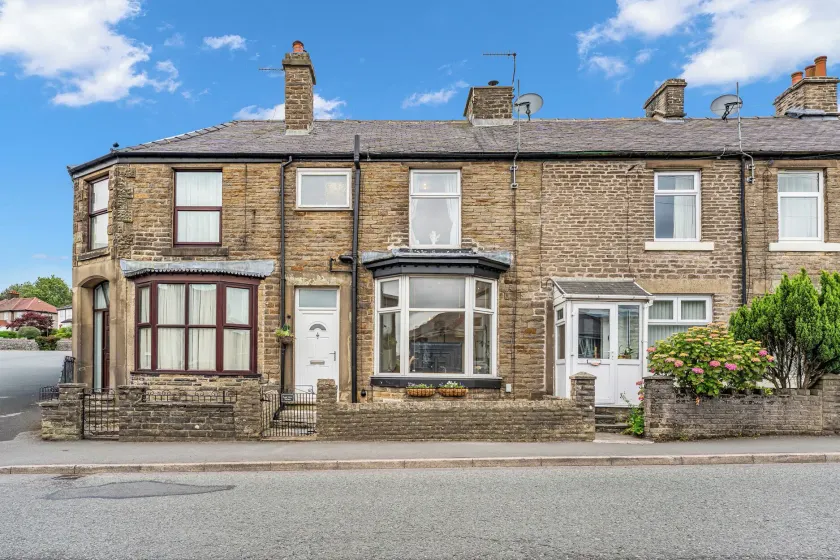 Peak View Terrace 2BR in Buxton, Peak District with Parking - Image 1