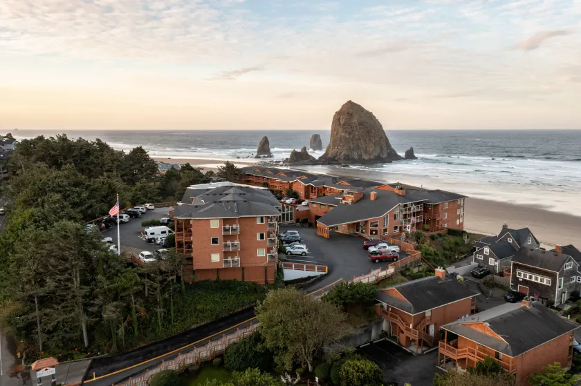 Hallmark Resort in Cannon Beach - Image 1