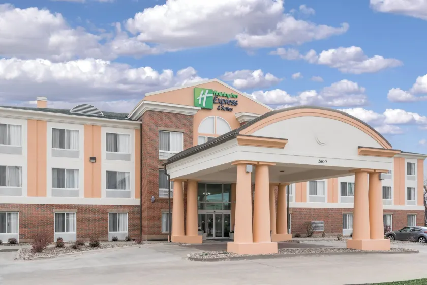 Holiday Inn Express Hotel & Suites Ames by IHG - Image 1
