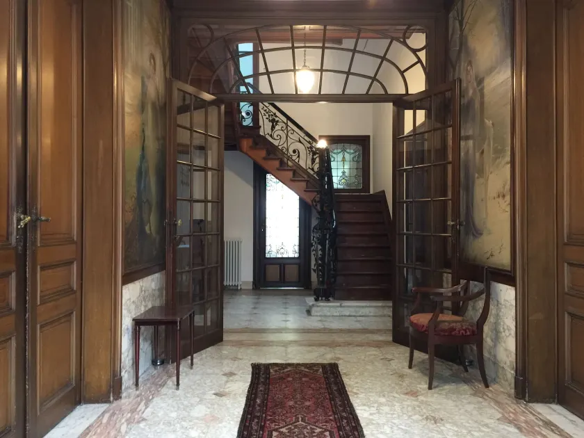 Albert Molière - Interior entrance