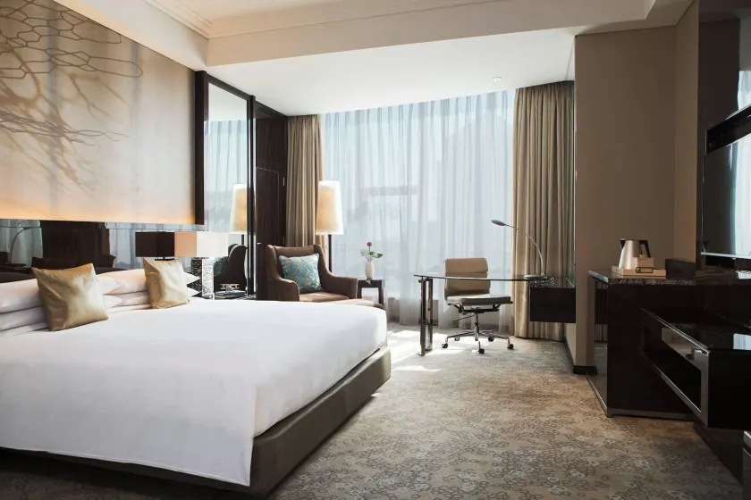 Renaissance Shanghai Pudong Hotel - Image 1