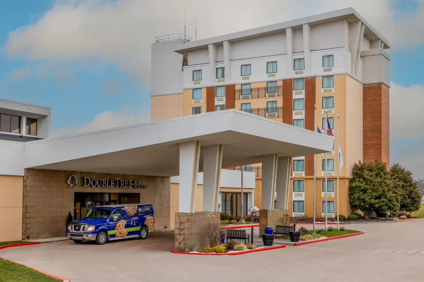 DoubleTree by Hilton Cincinnati Airport - Image 1