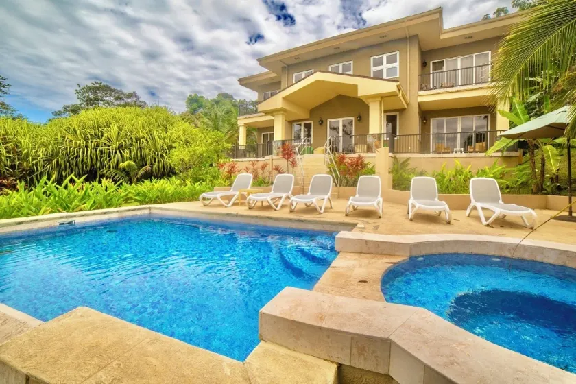 Red Frog Beach Island Resort - Image 1
