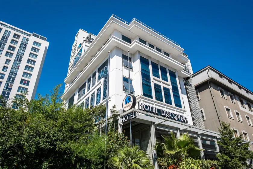 Discovery Hotel - Image 1