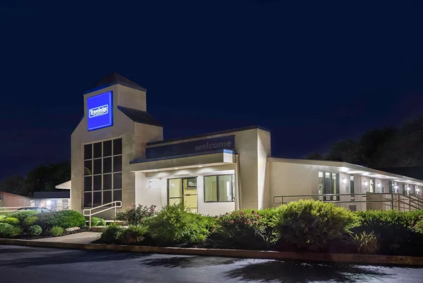 Travelodge by Wyndham Essington / Philadelphia Airport - Image 1