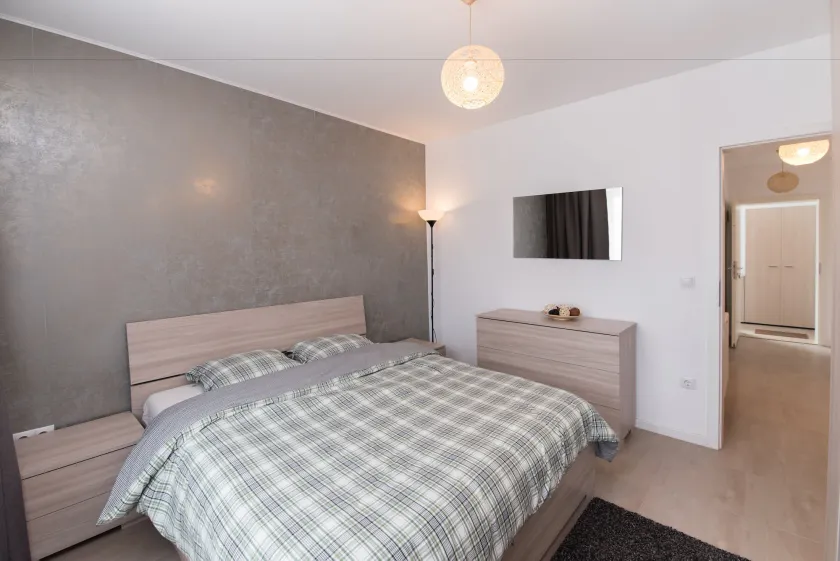 Thomas Apartments - Image 1