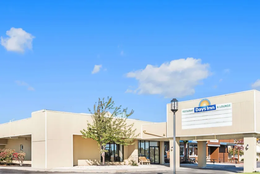 Days Inn by Wyndham Henrietta/Rochester Area - Image 1