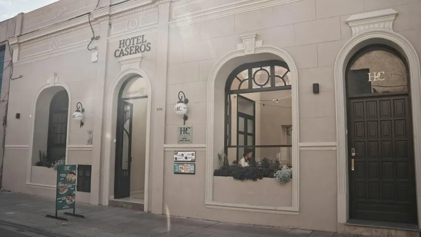 Hotel Caseros Salta - Image 1