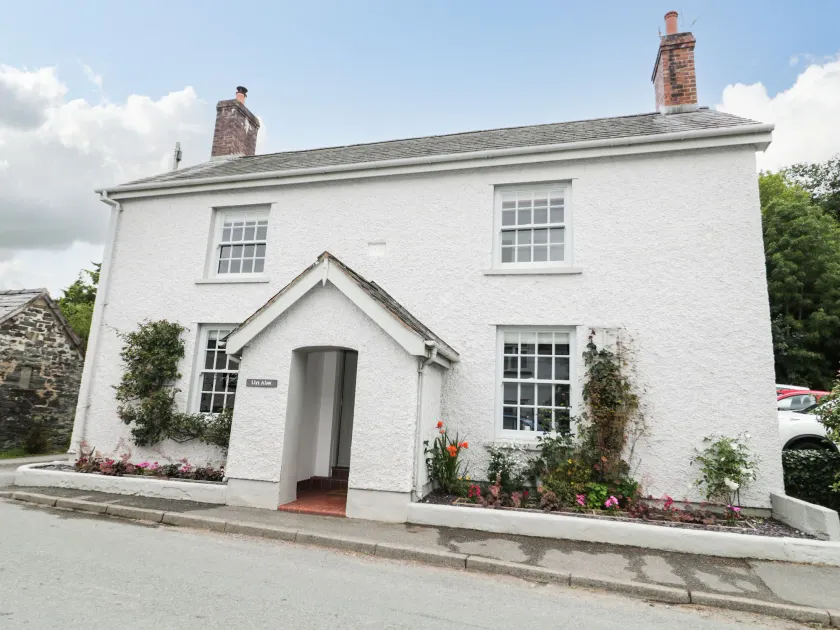 Llys Alaw - Image 1