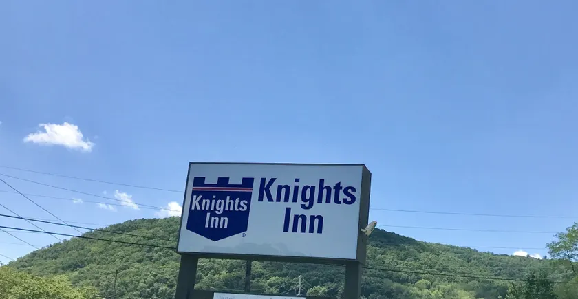Knights Inn Paxinos Elysburg - Image 1