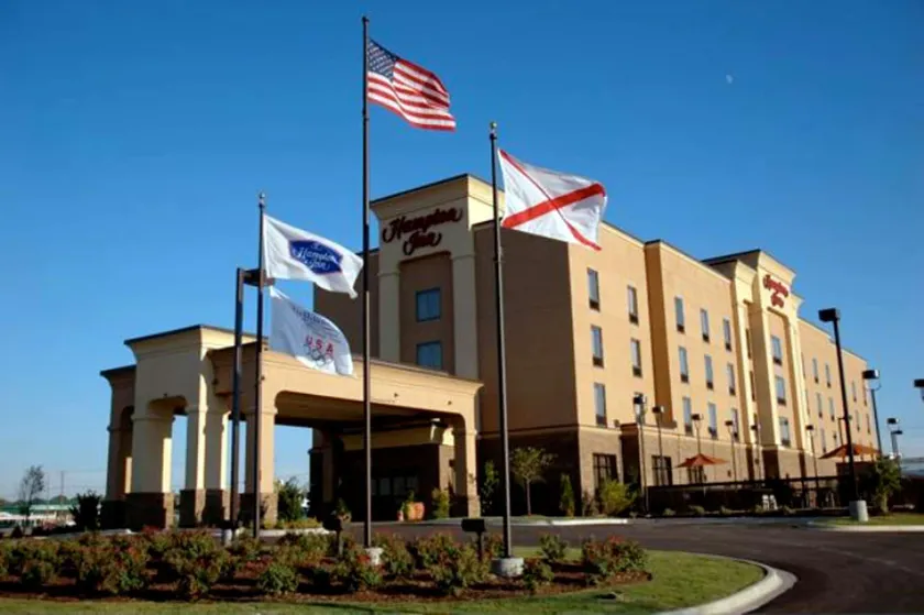 Hampton Inn Calera - Image 1