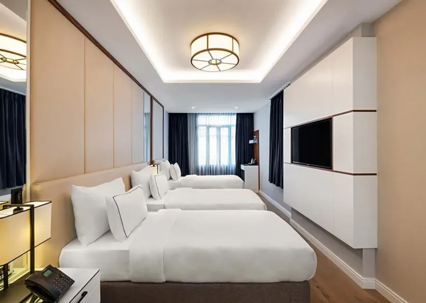 Gleam Collection Hotel - Image 1