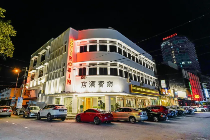 Robin Hotel - Image 1