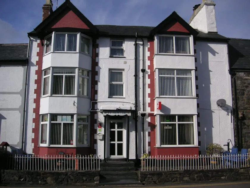 Ty Newydd Guest House - Image 1