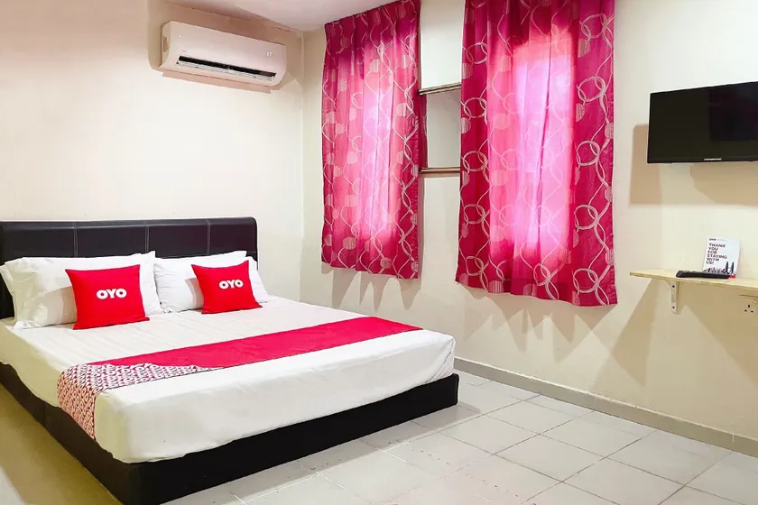 OYO 90324 Muar Station Hotel - Image 1