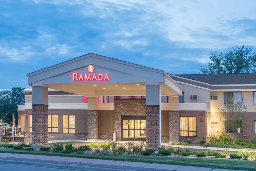 Ramada by Wyndham Minneapolis Golden Valley - Image 1