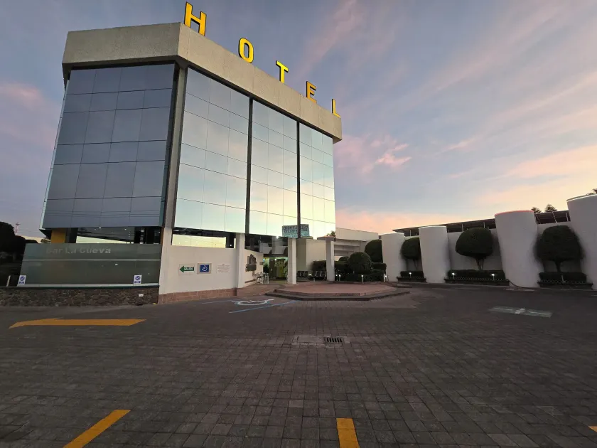 Hotel Alcampo - Image 1
