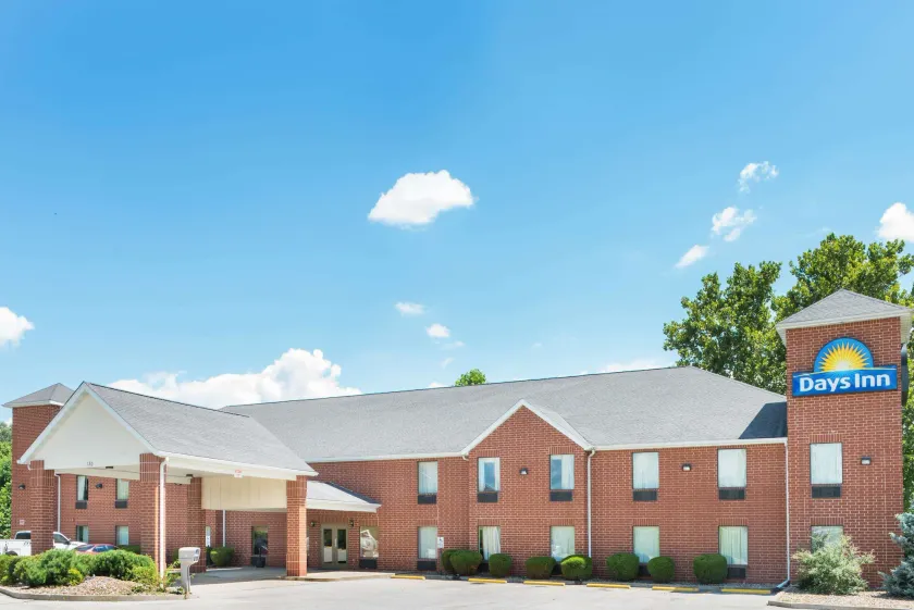 Days Inn by Wyndham St Peters/St Charles - Image 1