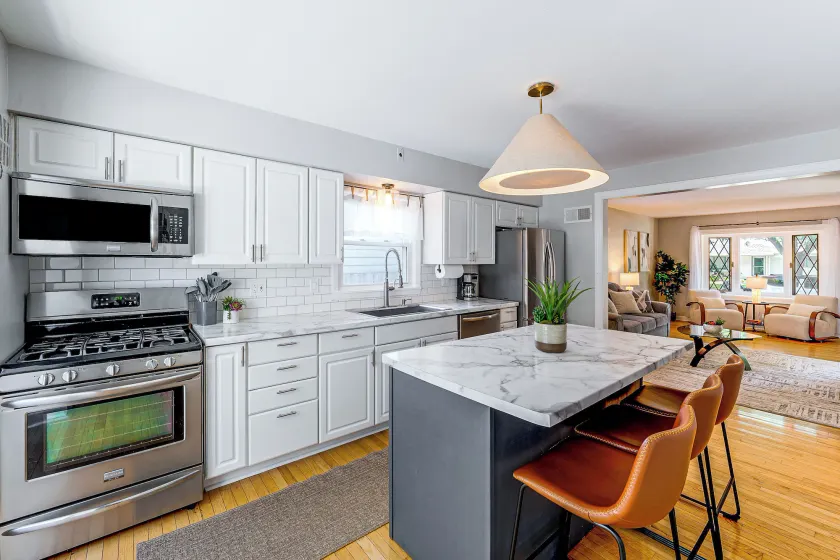 Close to Downtown Milwaukee & Mid-term Friendly! - Image 1