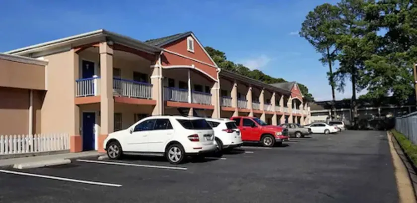 Budget Lodge - Image 1