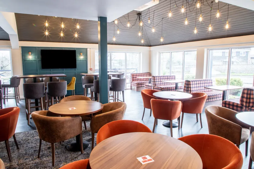 Almondsbury Inn & Lounge - Image 1