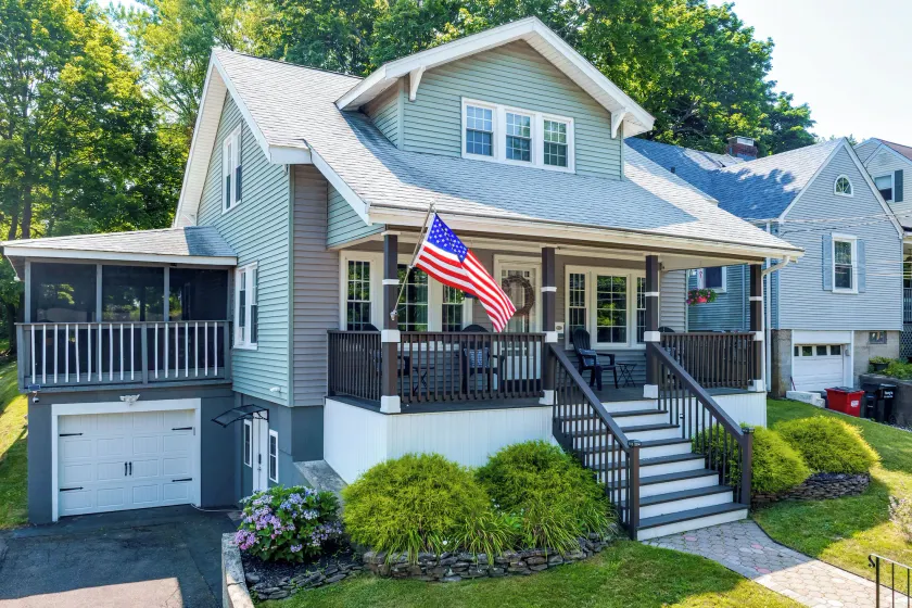 Convenient, Cozy Home: Porches, Fire Pit, Office - Image 1