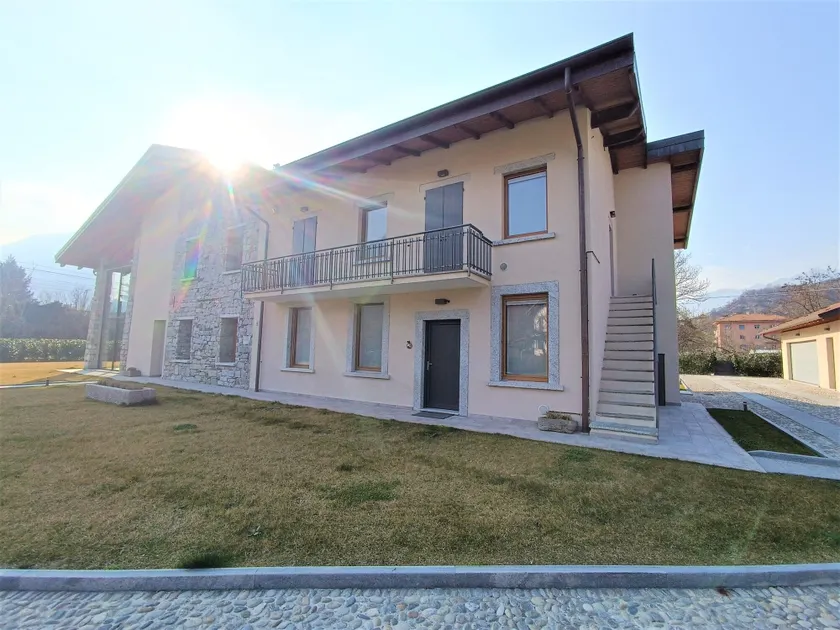 Winter Spring Summer Apartments - Image 1