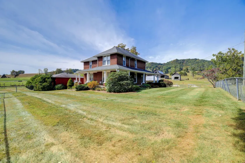 3 Mi to South Holston Lake: Home w/ Mtn Views - Image 1