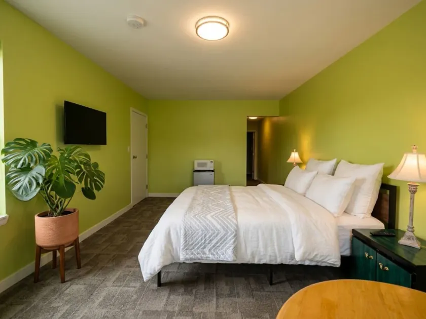 Persepolis Inn - Image 1