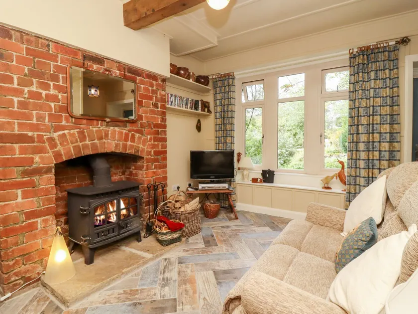 Oak Cottage - Image 1