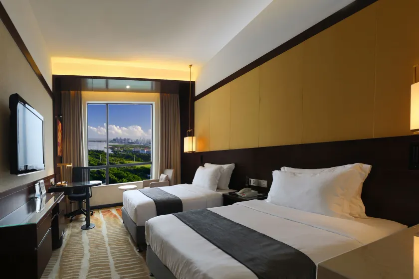 Baohua Harbour View Hotel - Image 1