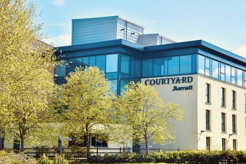 Courtyard by Marriott Glasgow Airport - Image 1