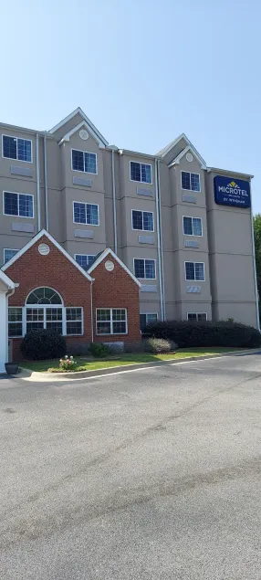 Microtel Inn & Suites by Wyndham Hoover/Birmingham - Image 1