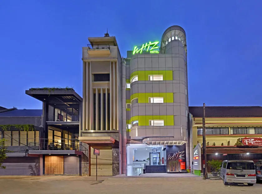 Whiz Hotel Falatehan Jakarta - Image 1