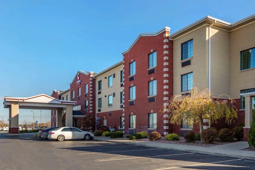 Comfort Suites Grand Rapids South - Image 1